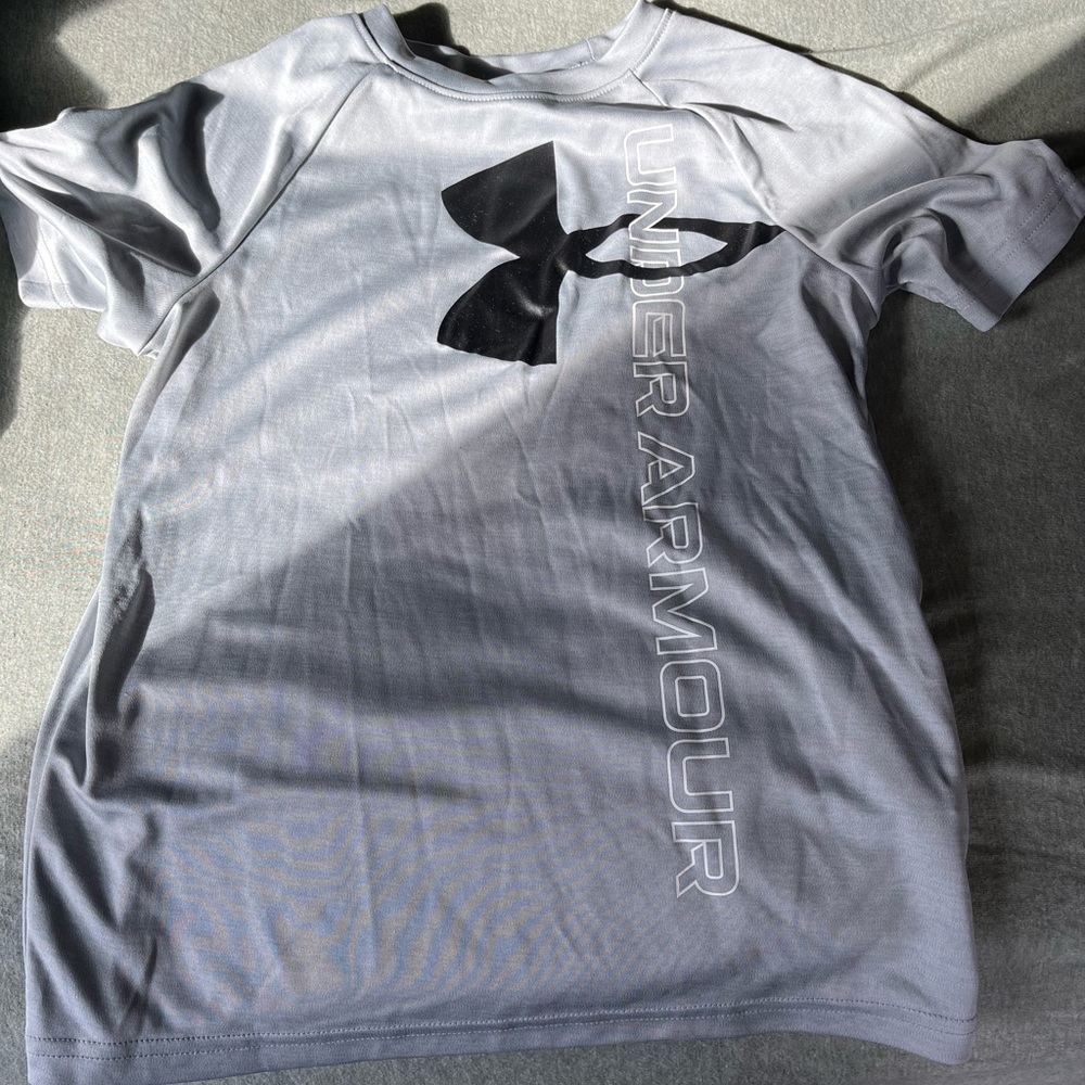 boys under armour tshirt